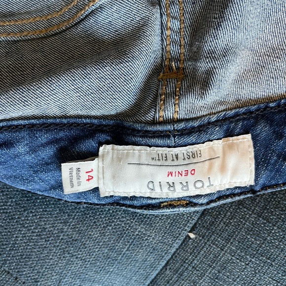 TORRID Women's Blue Cropped Wide-Leg Jeans - Picture 4 of 8